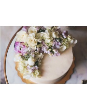Tort z kwiatami – doskonałe rozwiązanie na każdą okazję!